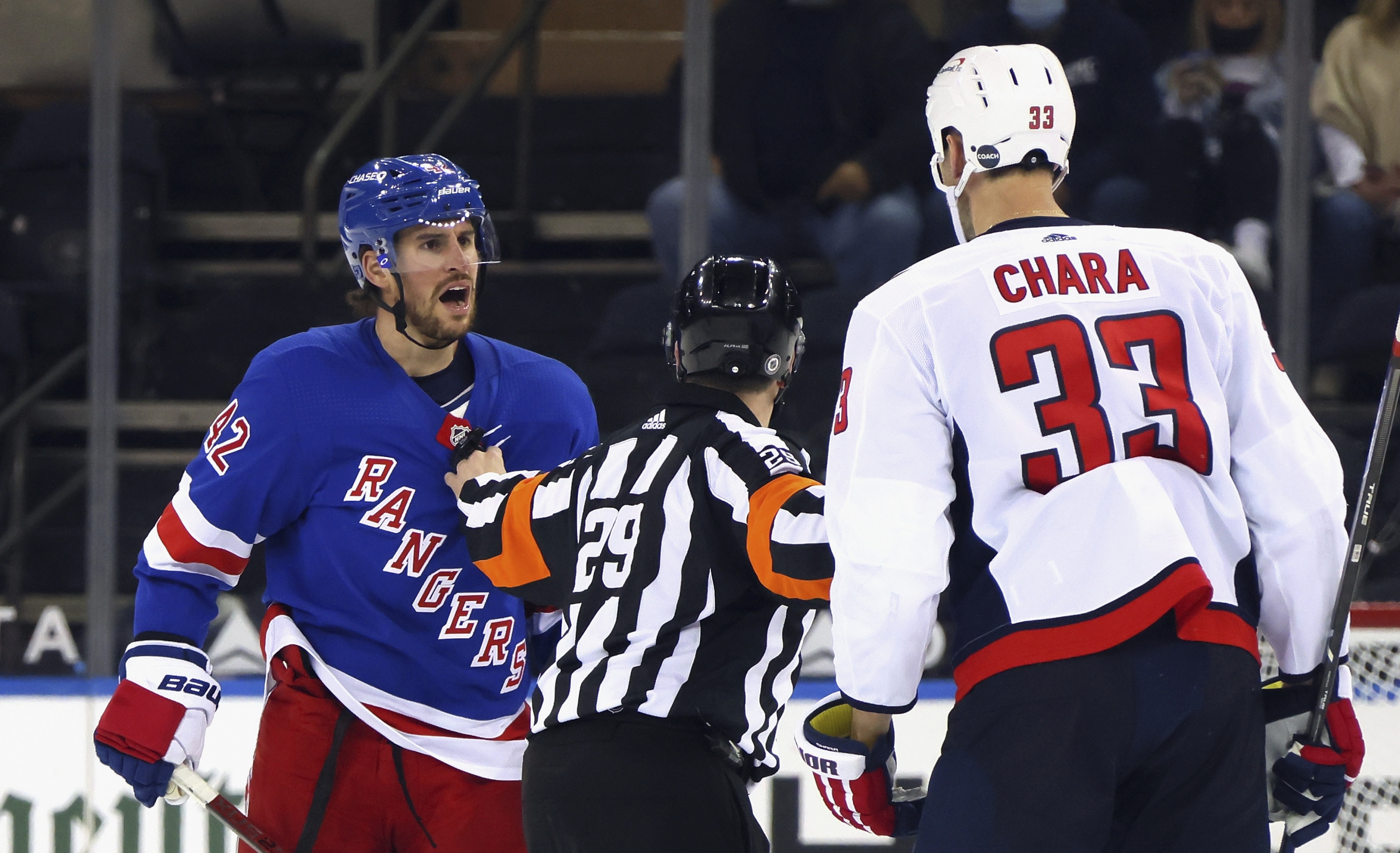 Capitals beat Rangers 4-2 in fight 