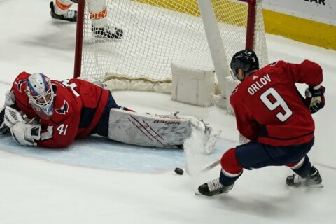Capitals lose to Flyers, miss chance to reclaim 1st in East