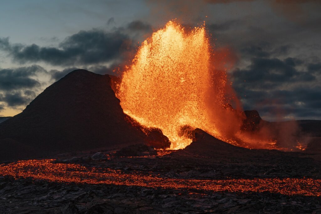 AP PHOTOS: Icelandic volcanic eruption a ‘wonder of nature’