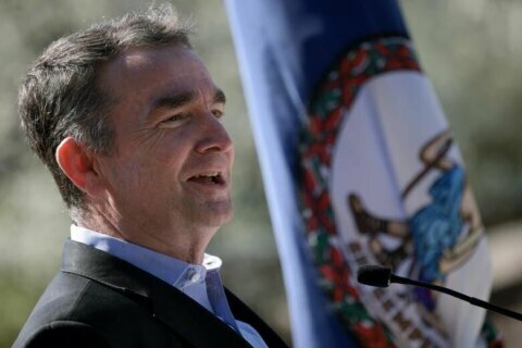 Va. governor signs probation reform bill