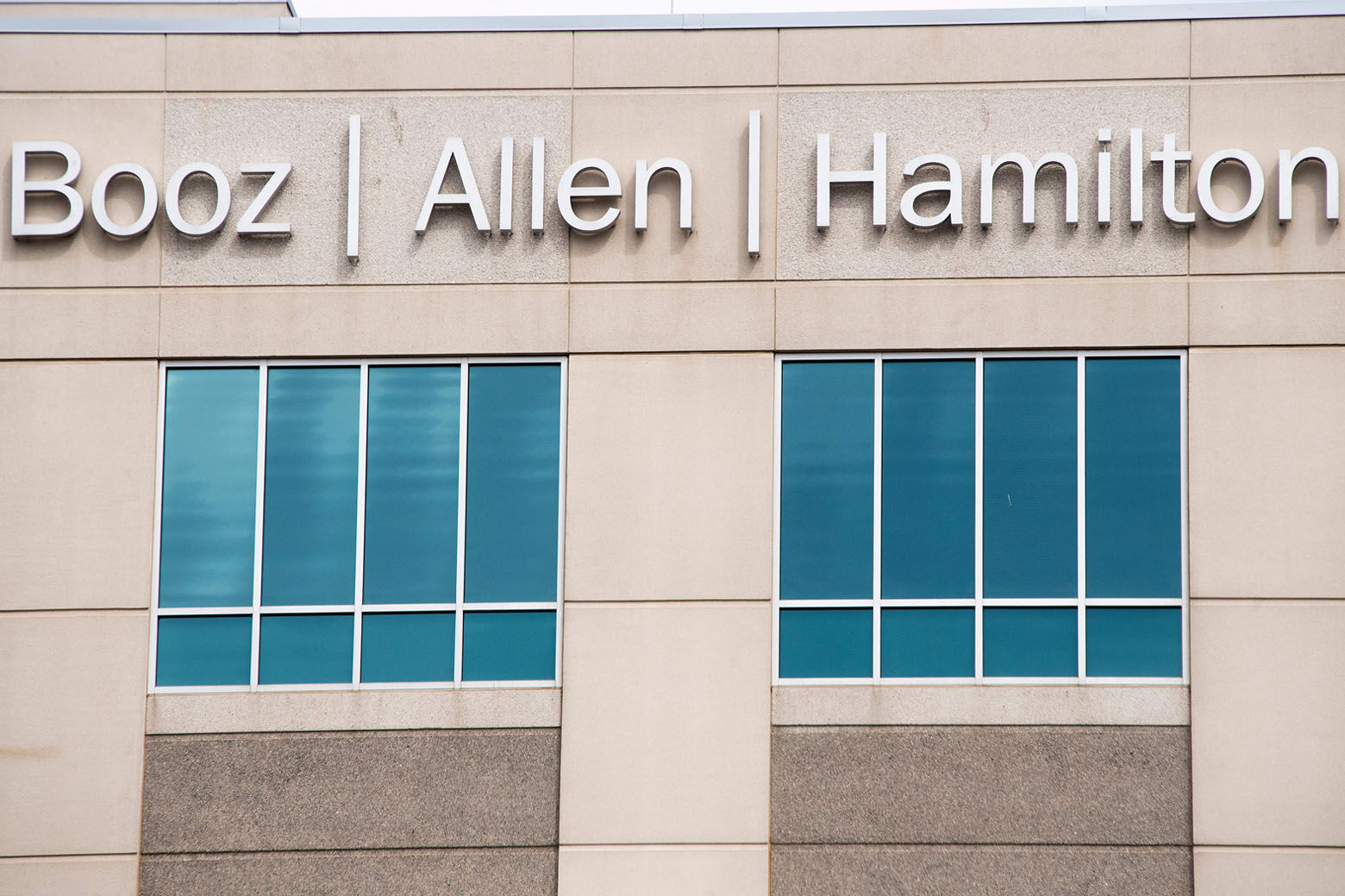 Booz Allen Hamilton headcount grows by hundreds on acquisition, strong