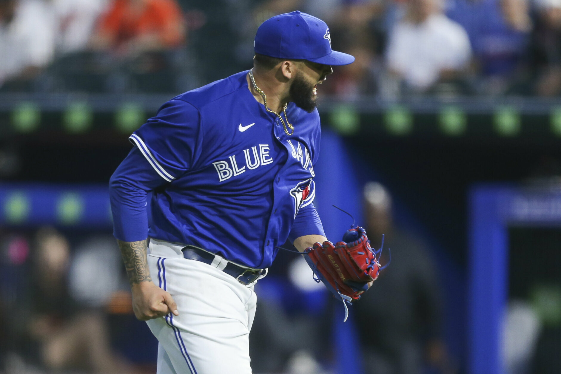 Miscues cost Orioles in loss to Blue Jays