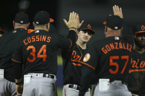 Orioles rally, beat Blue Jays 6-5 to end 20-game road skid