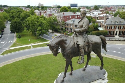 Virginia hopes to remove time capsule along with Lee statue