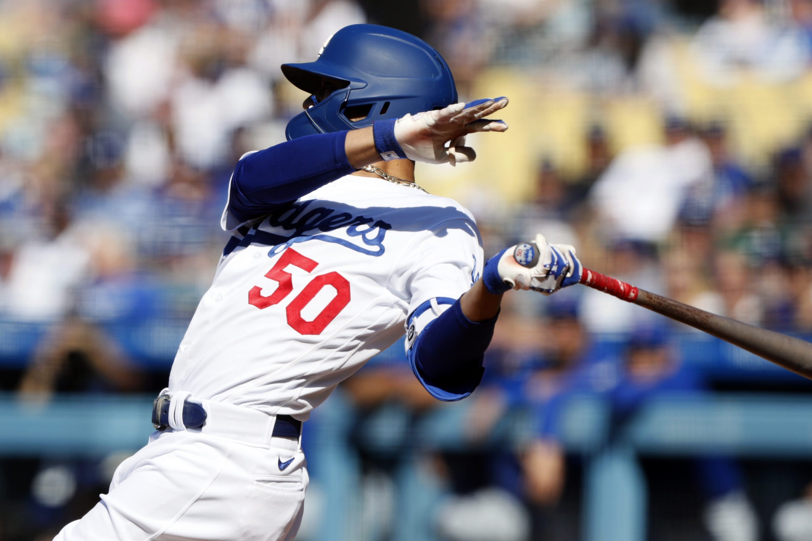 What makes Cubs' Cody Bellinger such a dangerous hitter?