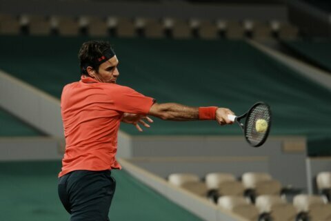 Federer needs 4 tight sets to reach French Open’s 4th round