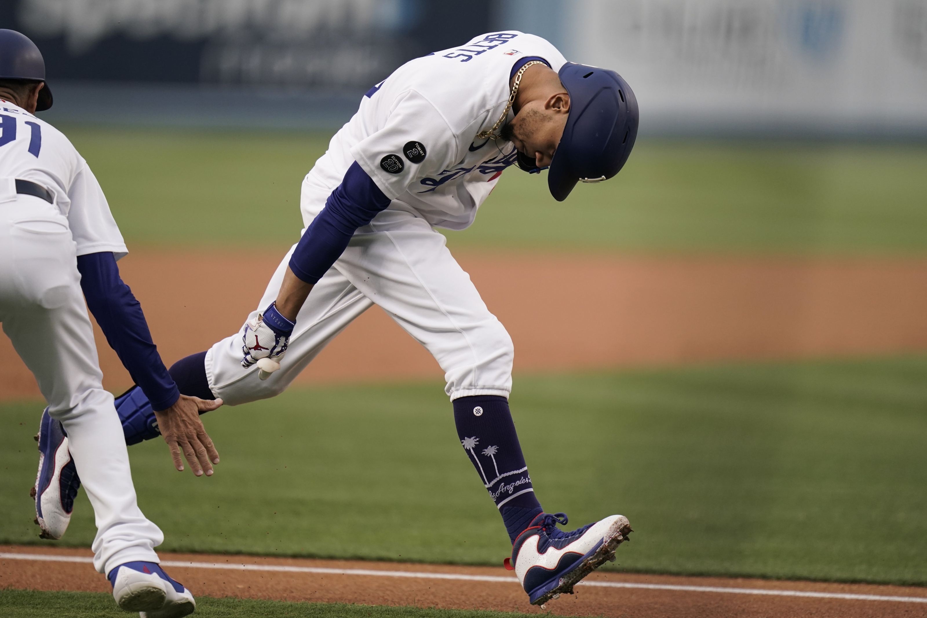 Dodgers preview: Trevor Bauer in road trip finale + uniform