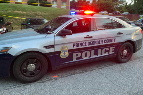 Woman dies after crashing car into tree in Prince George’s Co.