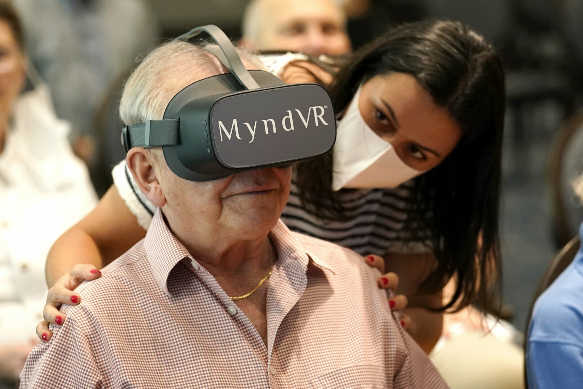 Can virtual reality help seniors? Study hopes to find out | WTOP News