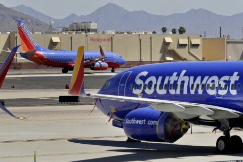 Longtime Southwest Airlines CEO will step down next year