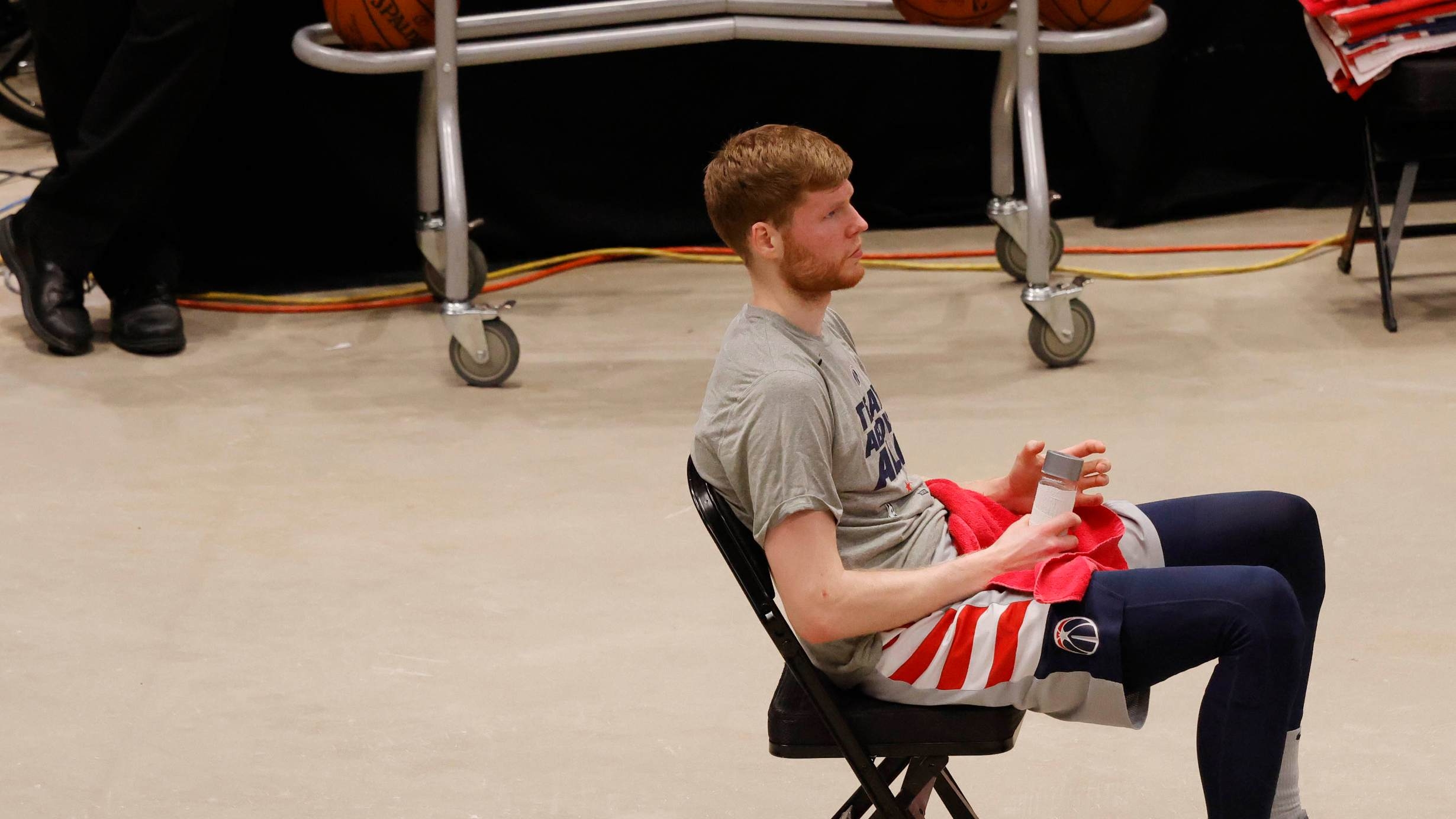Davis Bertans exits Wizards’ Game 4 with familiar injury, MRI next | WTOP