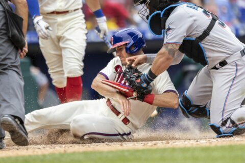 Realmuto’s big day helps Phils take care of Marlins