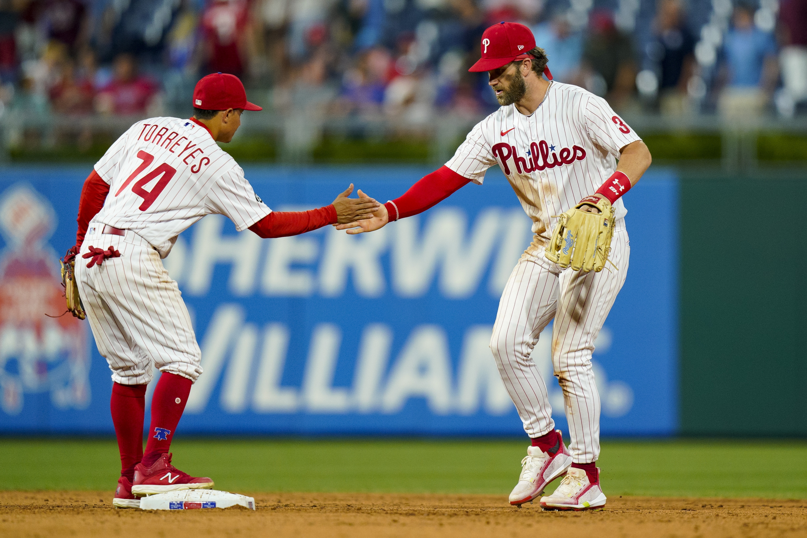 Rhys Hoskins aiming to get activated from IL this week
