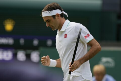 Roger Federer finds his rhythm, reaches Week 2 at Wimbledon