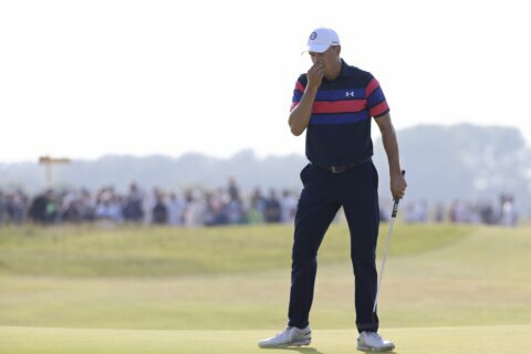 Sunday charge not enough to spare Spieth a Saturday meltdown