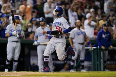 Dodgers visit White House, rally past Nats, 7th win in row