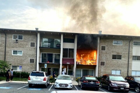6 rescued from New Carrollton apartment building fire