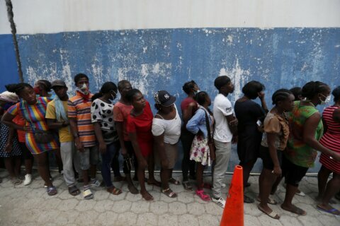 Hundreds greet Aristide on return to troubled Haiti