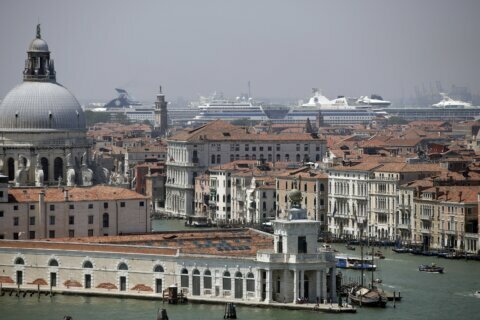 Venice employs armed guards to deal with overcrowding on ferries