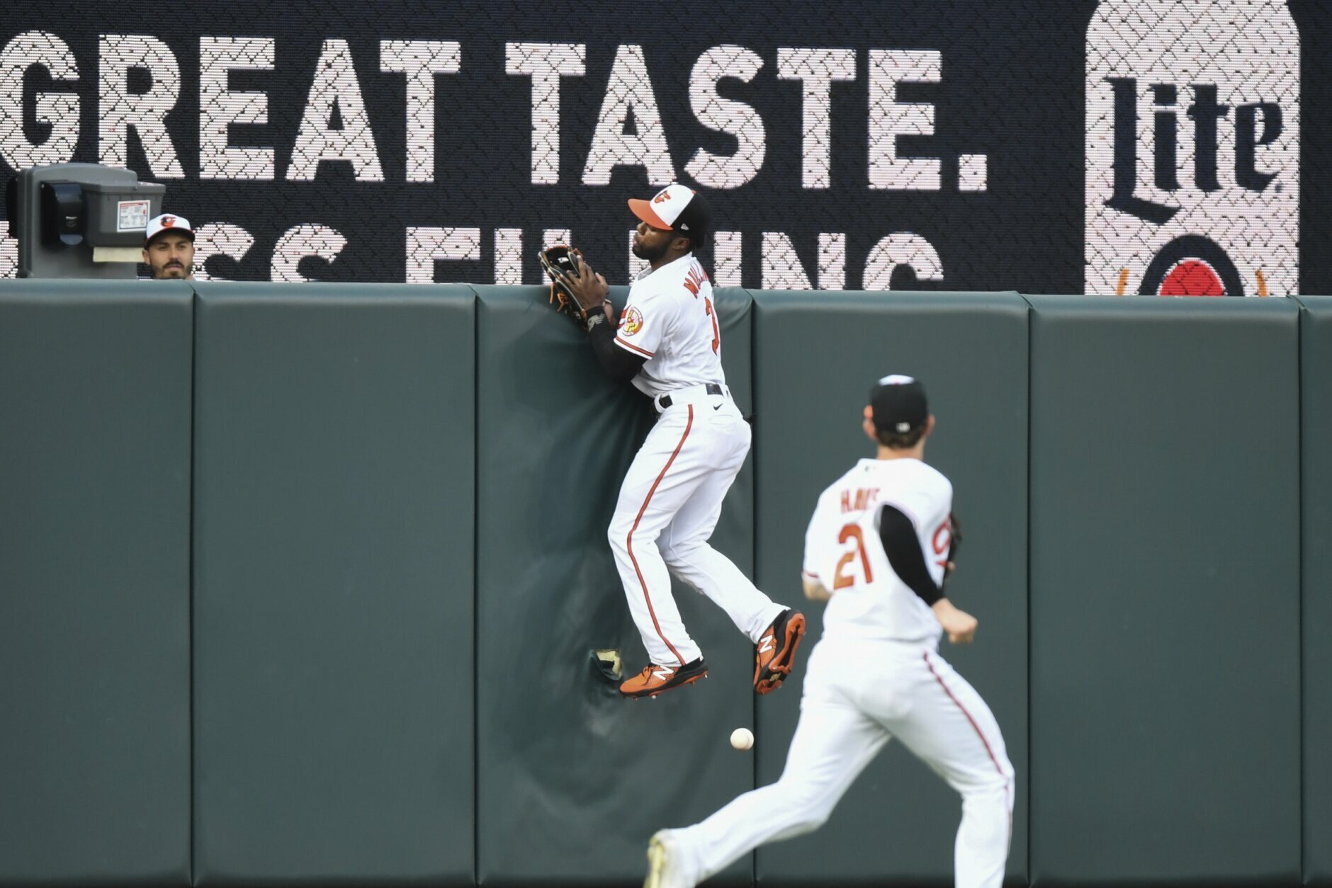 Orioles use 9thinning walk to beat depleted Marlins 87 WTOP News