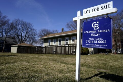 US average mortgage rates decline; 30-year at 2.98%