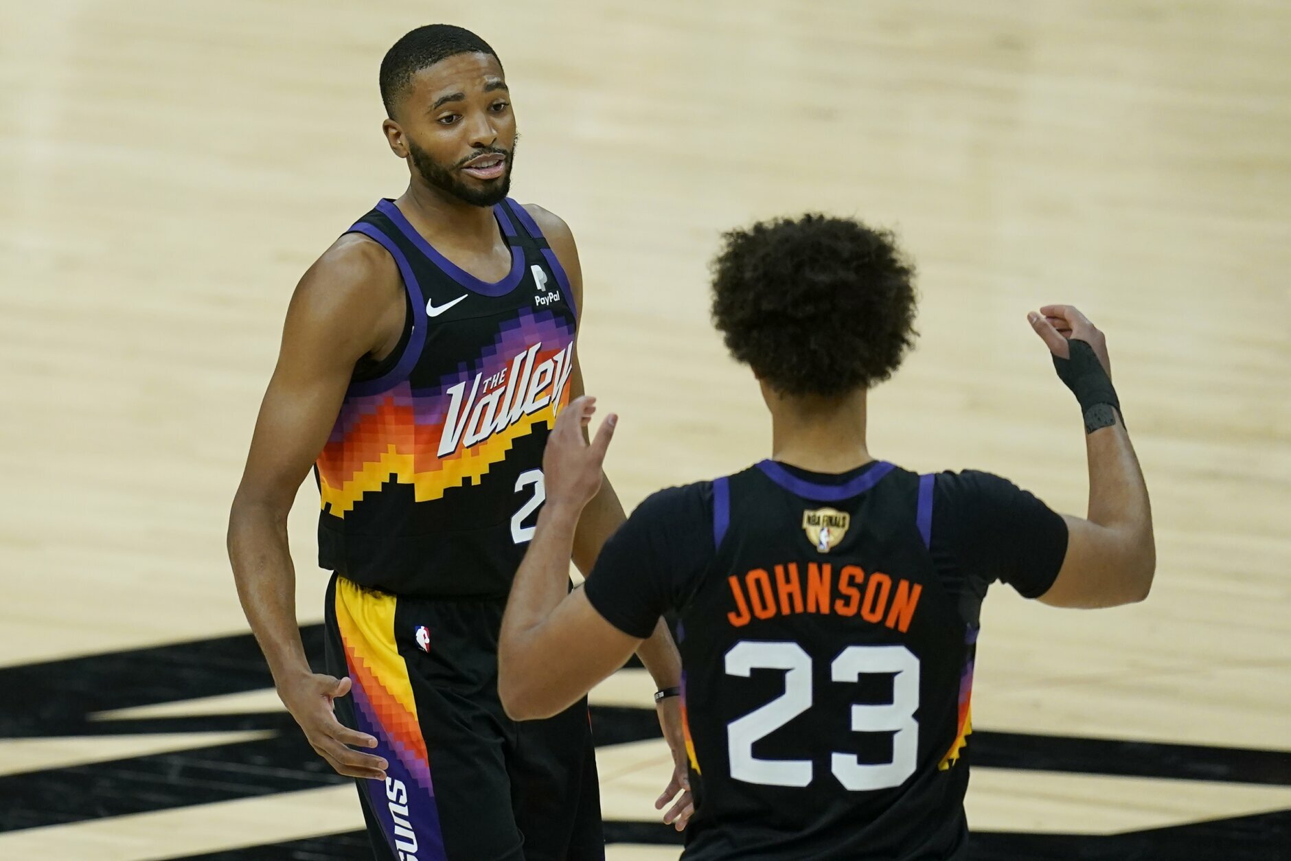 NBA - Mikal Bridges' 27 point performance led the Suns to
