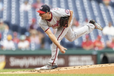Scherzer shines in possible Nats bow; Phils split twinbill