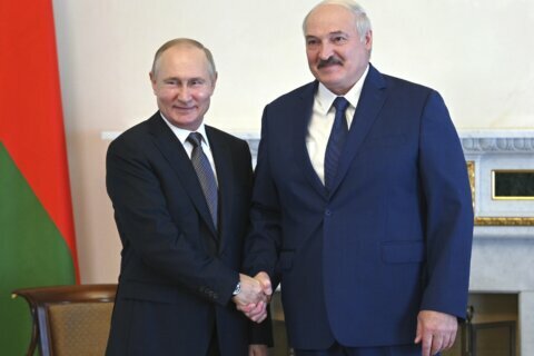 Putin hosts leader of Belarus for talks on closer ties