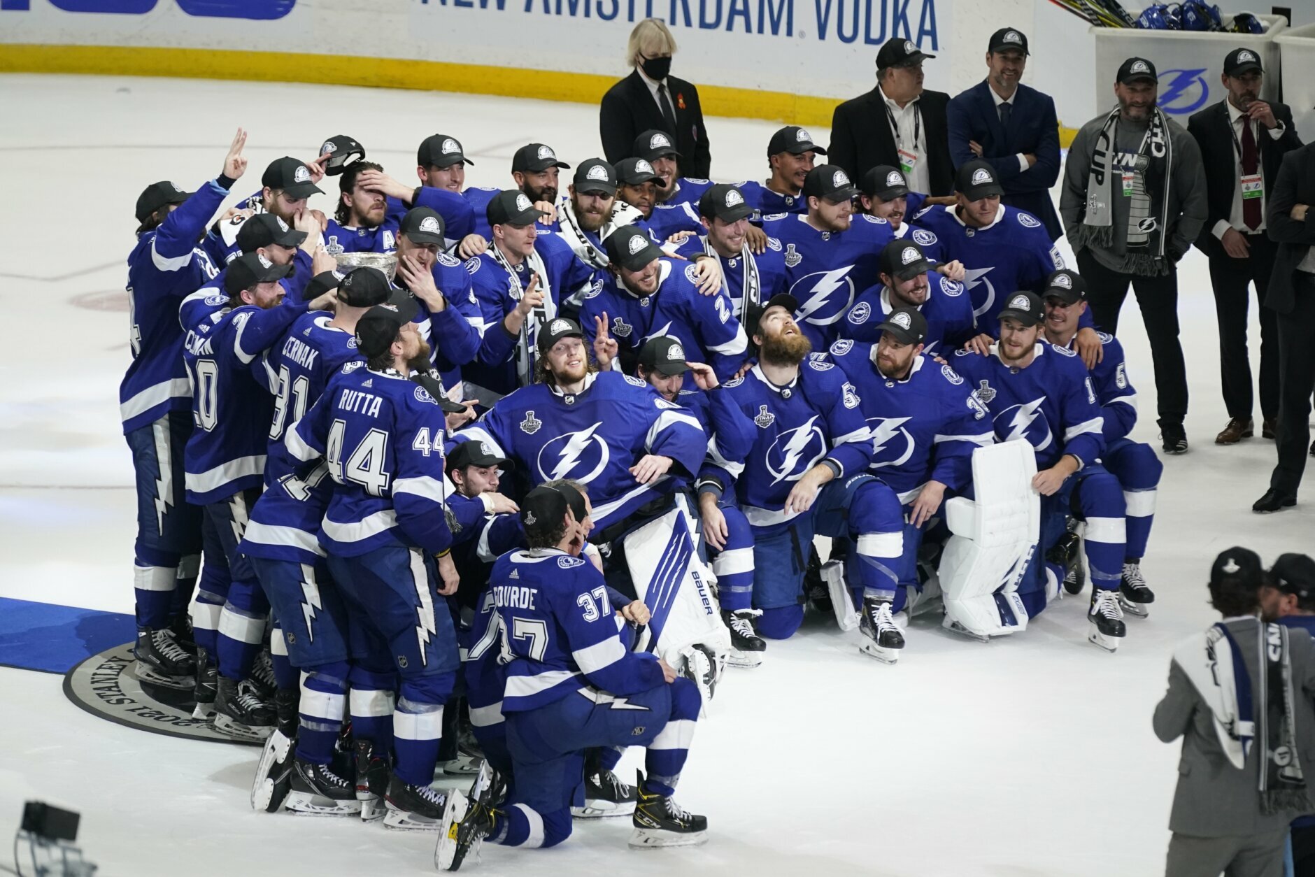 Lightning defeat Habs to clinch back-to-back Stanley Cup titles, 3rd in  franchise history