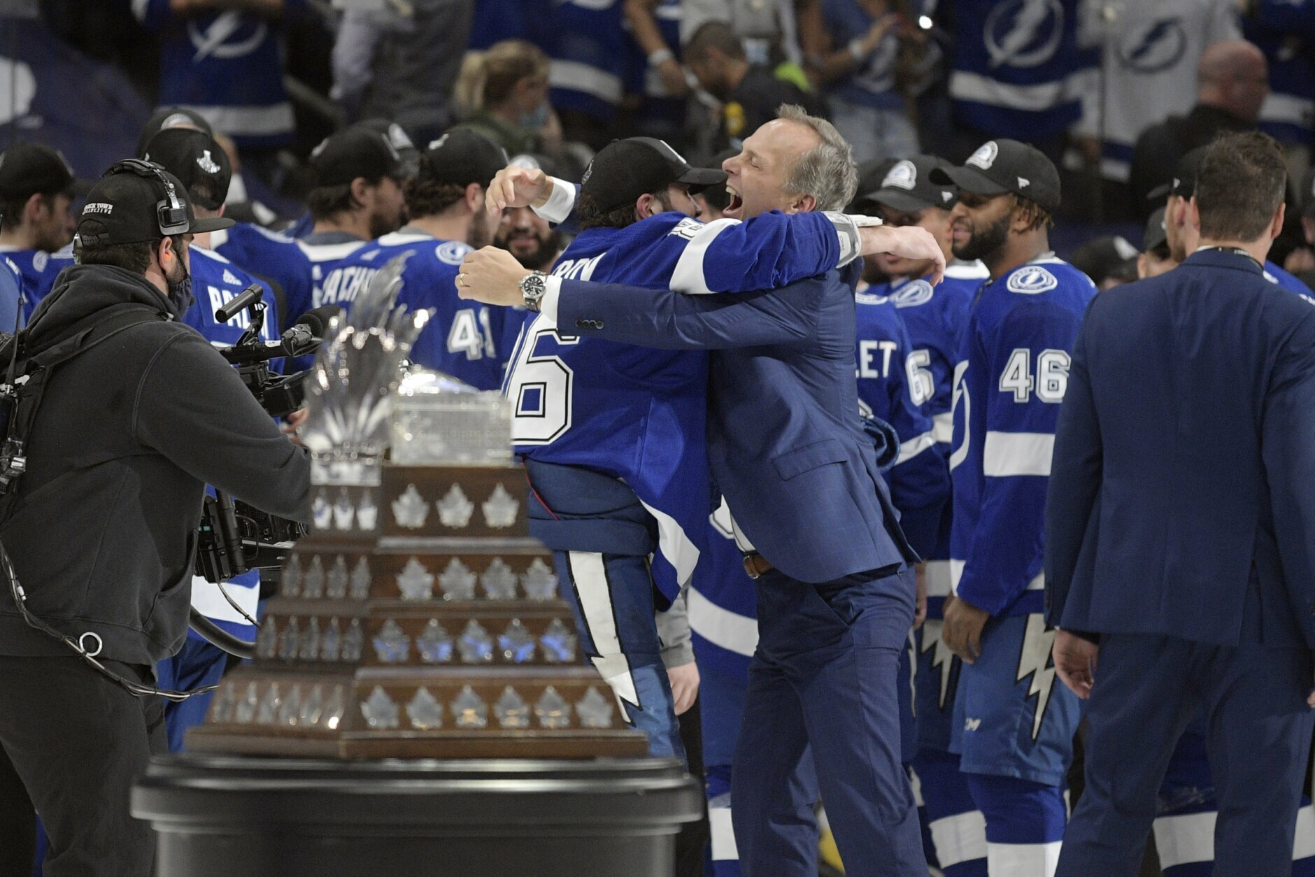 Tampa Bay Lightning repeat as Stanley Cup champions with Game 5 win over  Montreal Canadiens 
