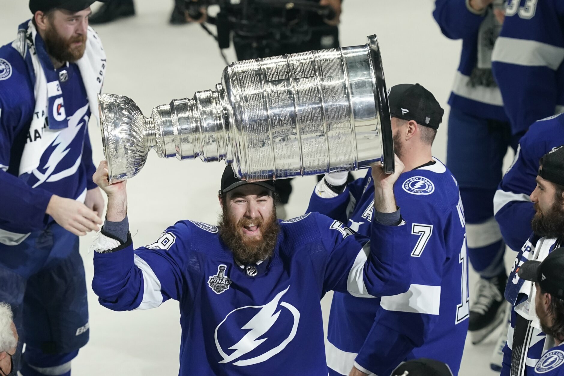 Tampa Bay Lightning win Stanley Cup, defeating Montreal Canadiens 1-0 to  claim back-to-back championships - CBS News