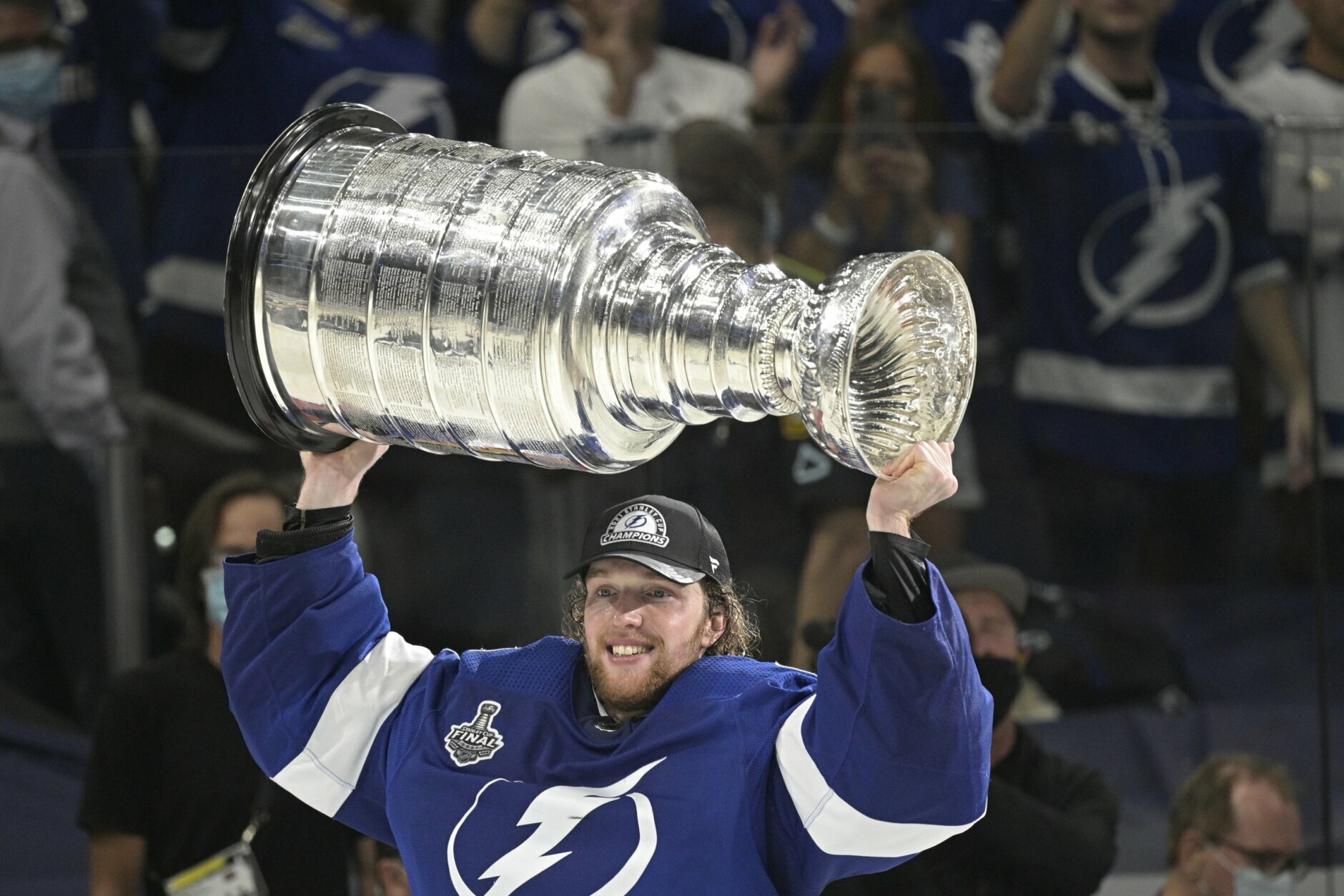 Lightning strikes twice: Tampa Bay repeats as Cup champion - WTOP News