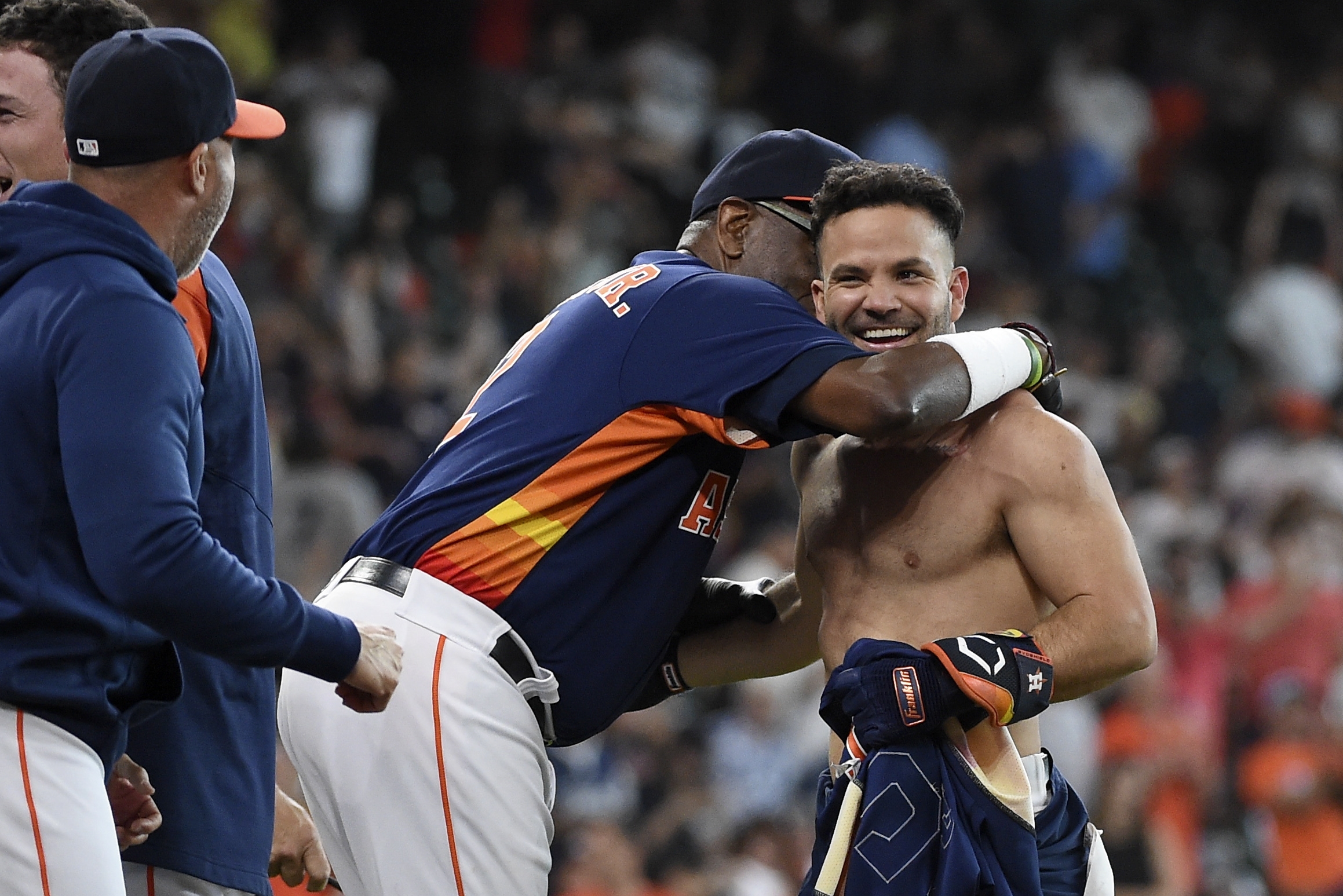 Astros go deep 5 time to rally for 9-8 win over Angels despite