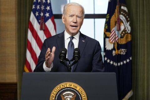 Analysis: Defiant Biden is face of chaotic Afghan evacuation