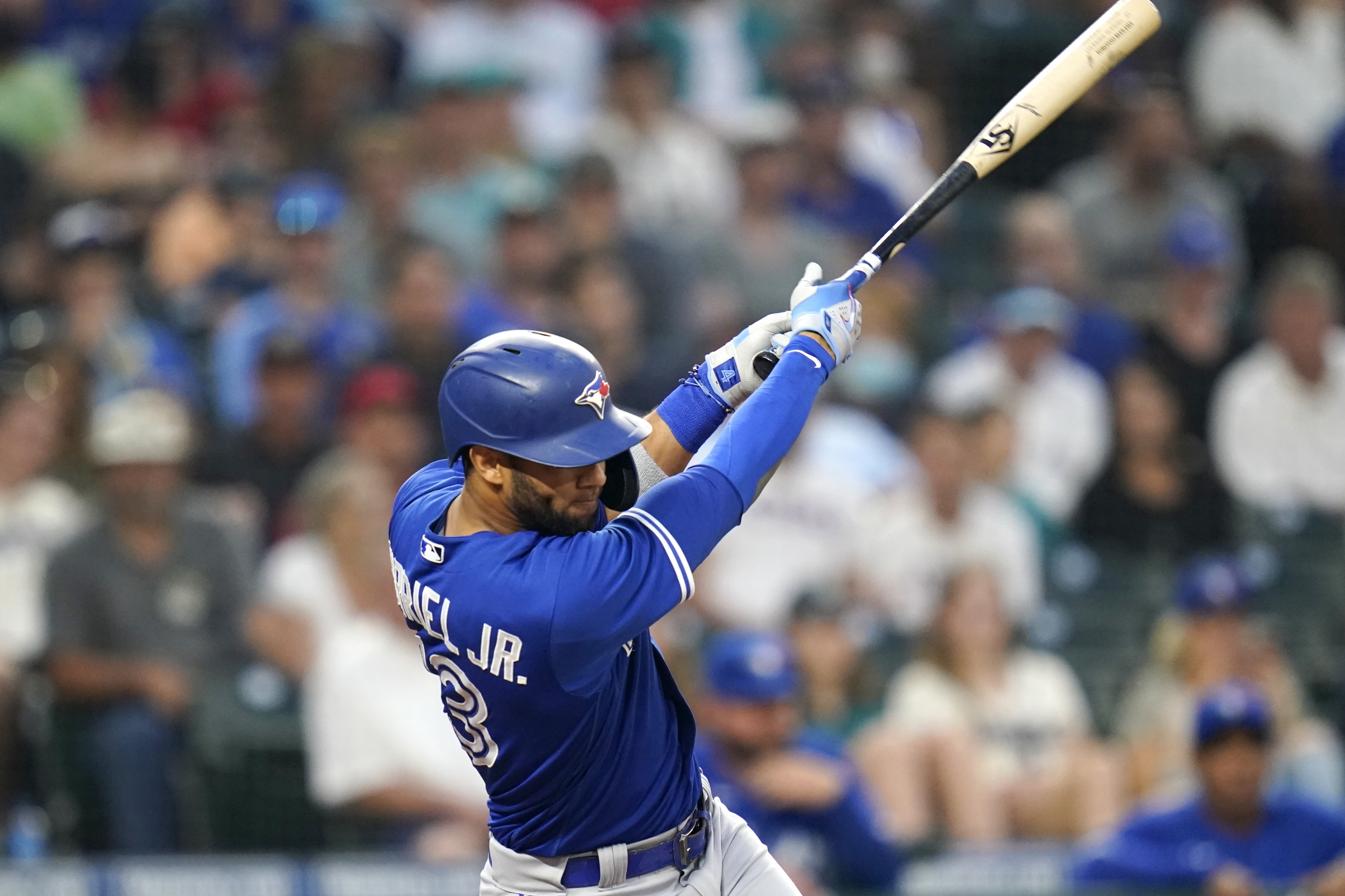 Hernández walks off old team as Mariners top Blue Jays 3-2