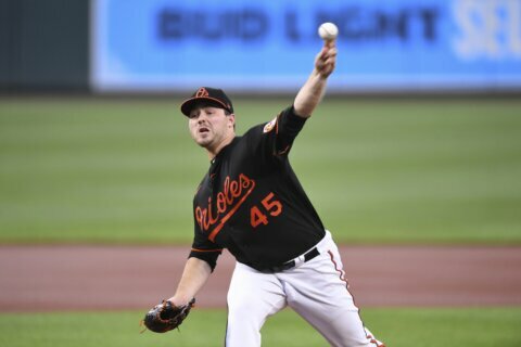 Akin wins consecutive starts, leads Orioles past Jays 4-2