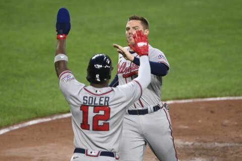 First-place Braves win 8th in row, beat skidding Orioles 4-3