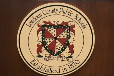 Loudoun Co. school board appoints Daniel Smith as interim superintendent