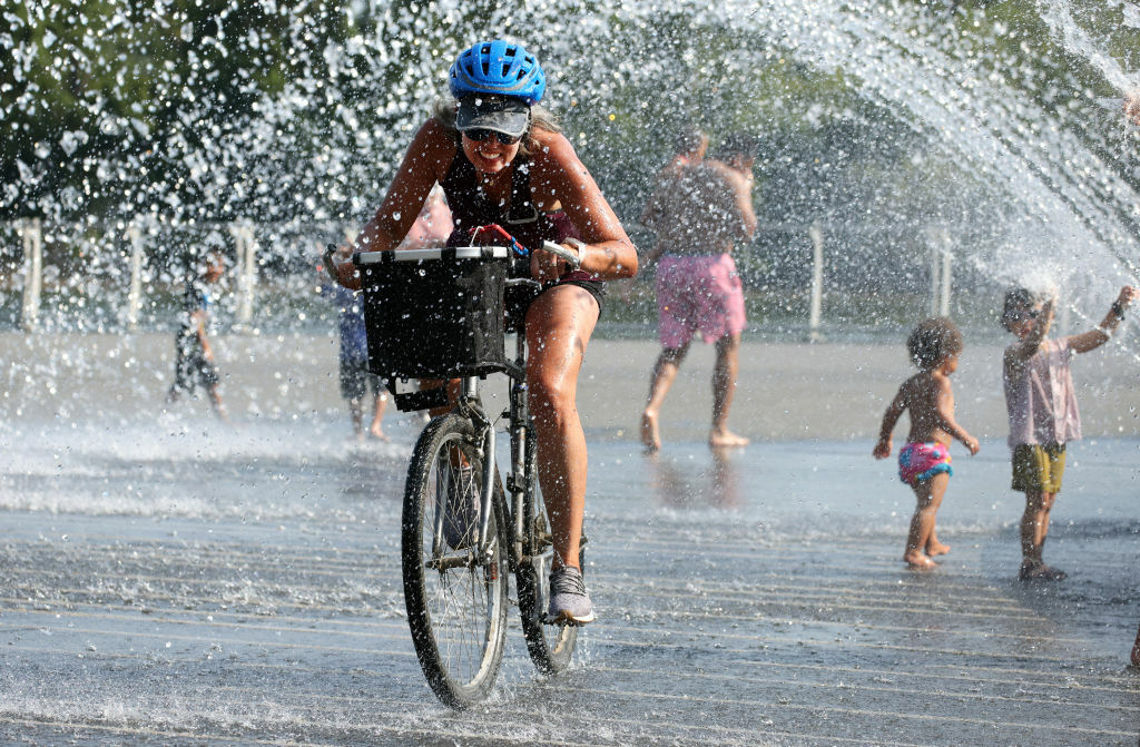 Washington, DC Sees High Temperatures As Heatwave Stretches Across Nation