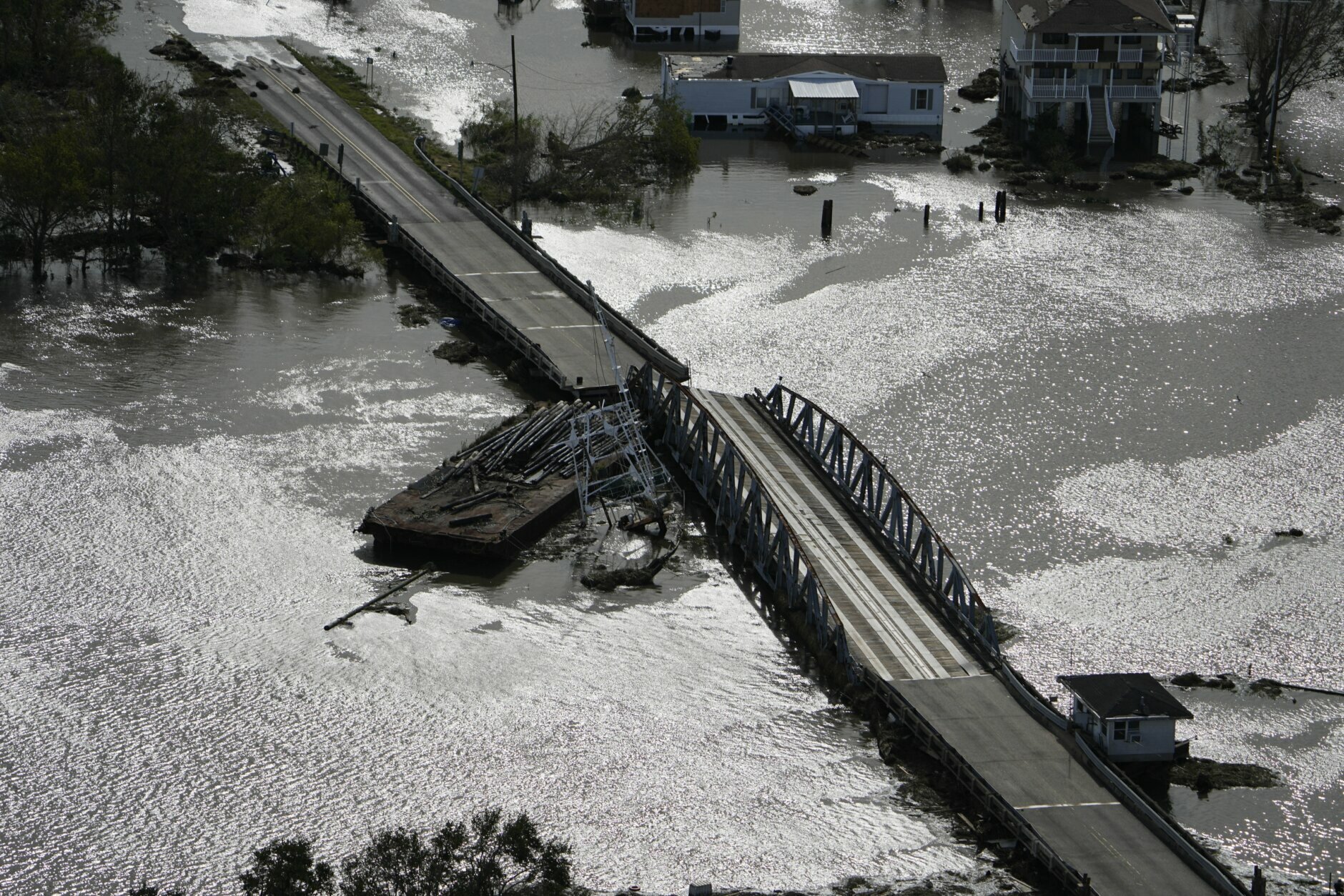 https://wtop.com/wp-content/uploads/2021/08/Tropical_Storm_30162-1880x1254.jpg