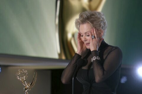 Emmys: Jean Smart pays tribute to late husband in speech