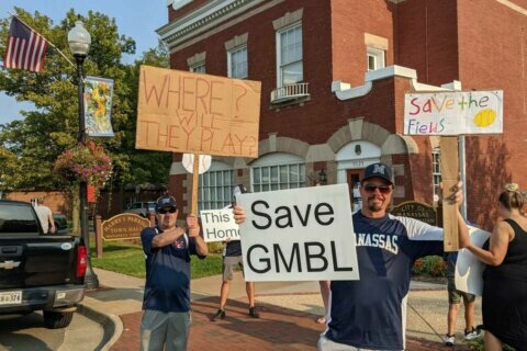Hundreds rally to save Greater Manassas Baseball League’s field complex
