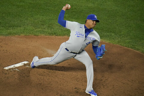 Hernández sharp as Royals blank Orioles 6-0