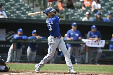 Blue Jays hit five homers, pound Orioles 22-7