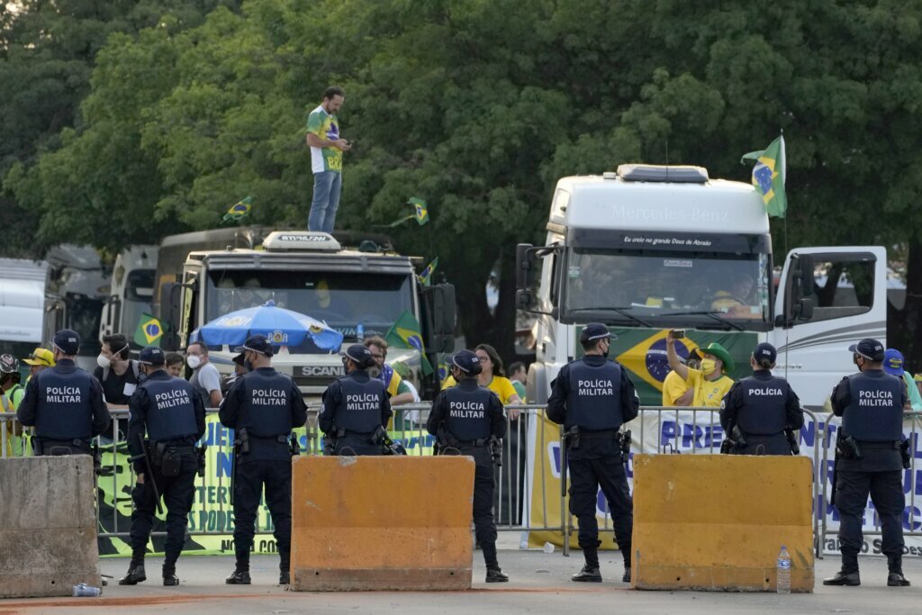 Pro-Bolsonaro truck drivers block roads in 15 Brazilian states – Belgium  News