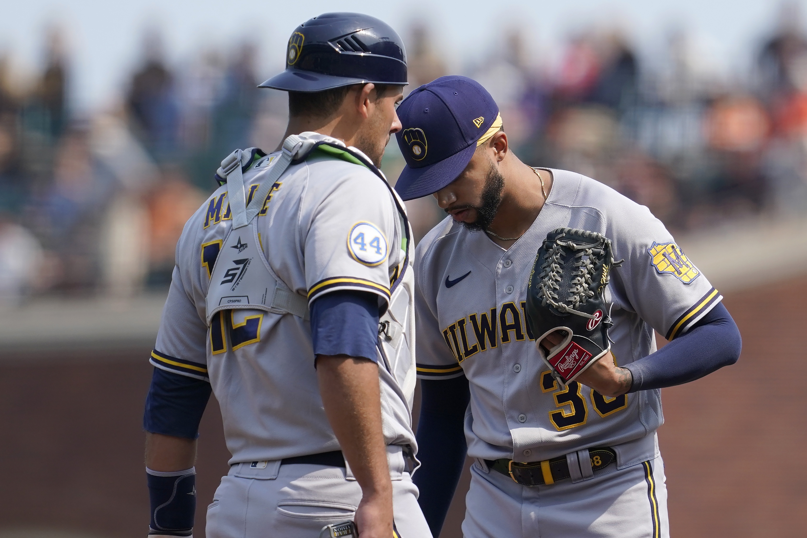 MLB injury news: Milwaukee Brewers lose Devin Williams to broken hand