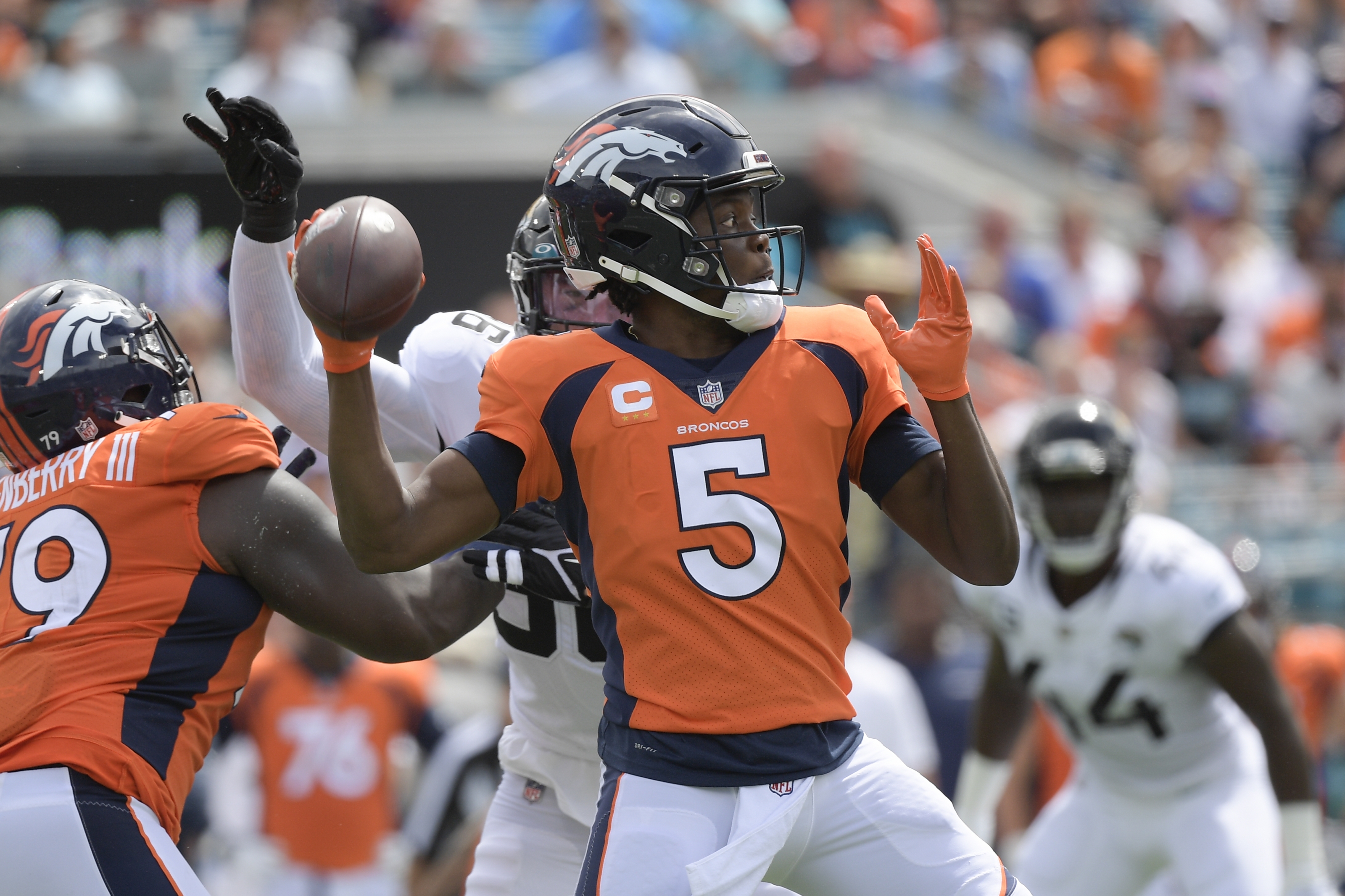 Broncos reach for 3-0 with a win over the Jets