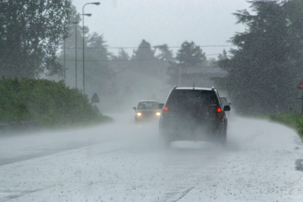 Scattered showers, thunderstorms stick around DC region late Sunday before heat moves into town