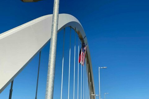 Barricade situation on Frederick Douglass Bridge; DC police ask drivers to avoid area