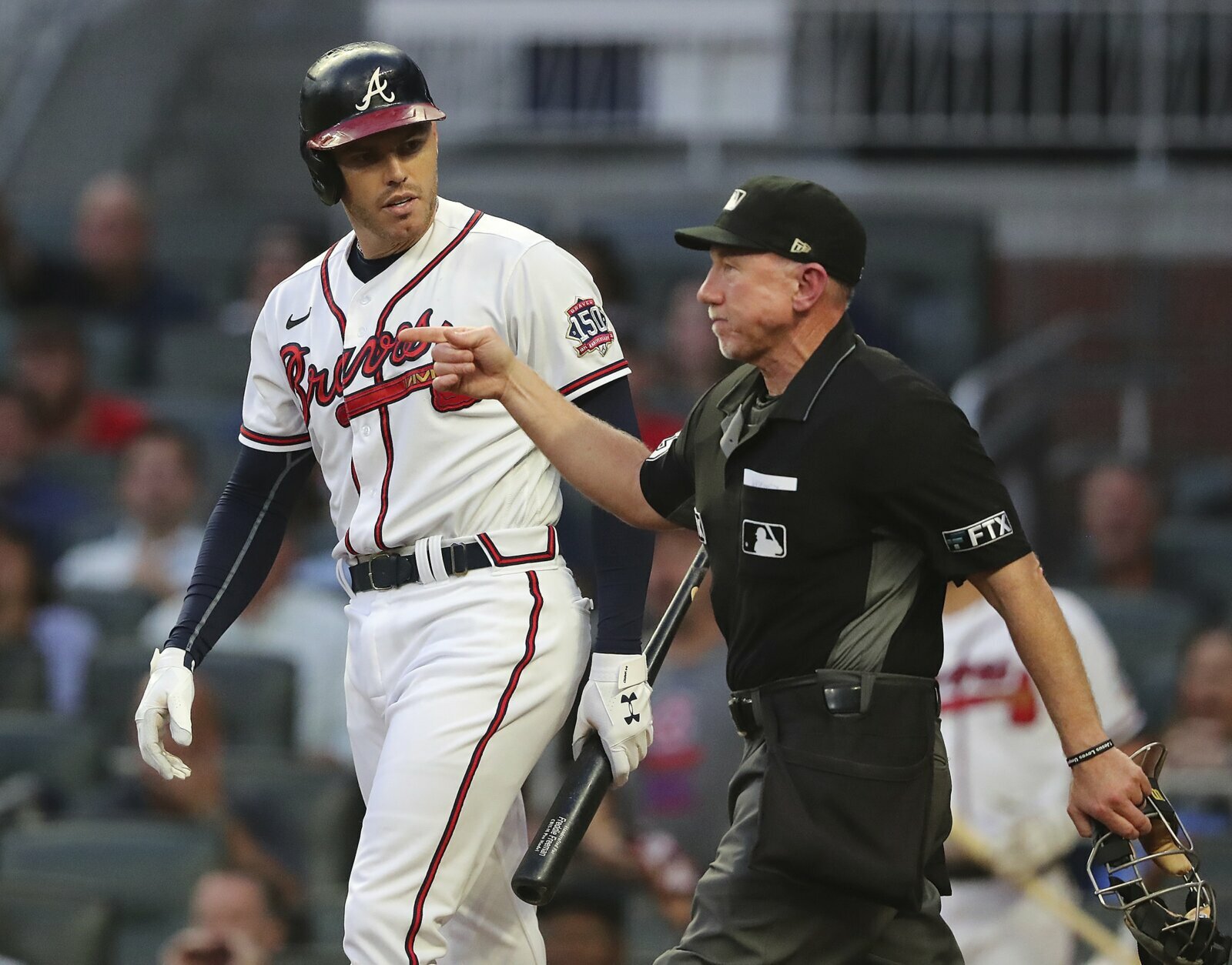 Freddie Freeman swats at ball like cat